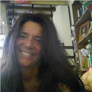 laureata con lode in giurisprudenza con esperienza nell'insegnamento di materie giuridiche disponibile anche da remoto